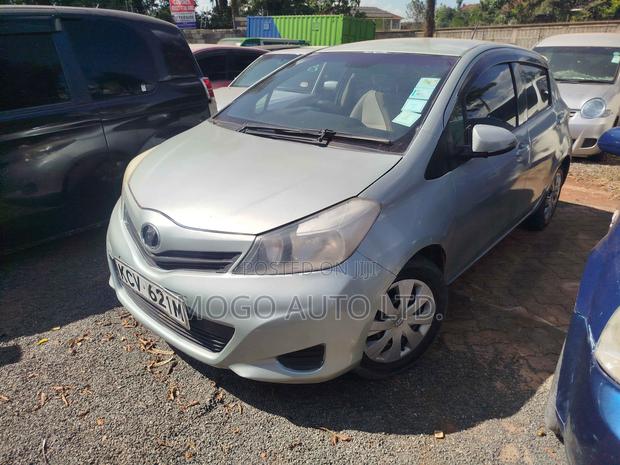 Toyota Vitz 2012 Silver