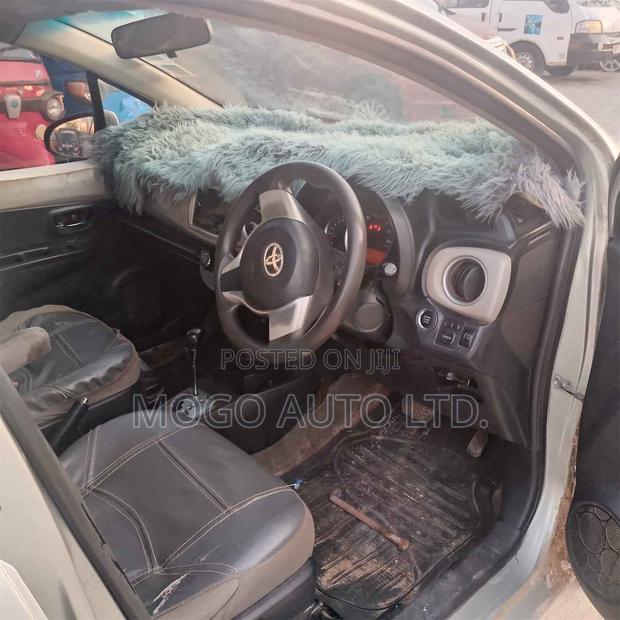 Toyota Vitz 2012 Silver