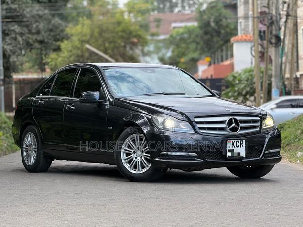 Mercedes-Benz C200 2012 Black