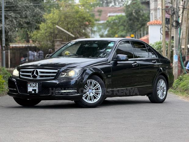 Mercedes-Benz C200 2012 Black
