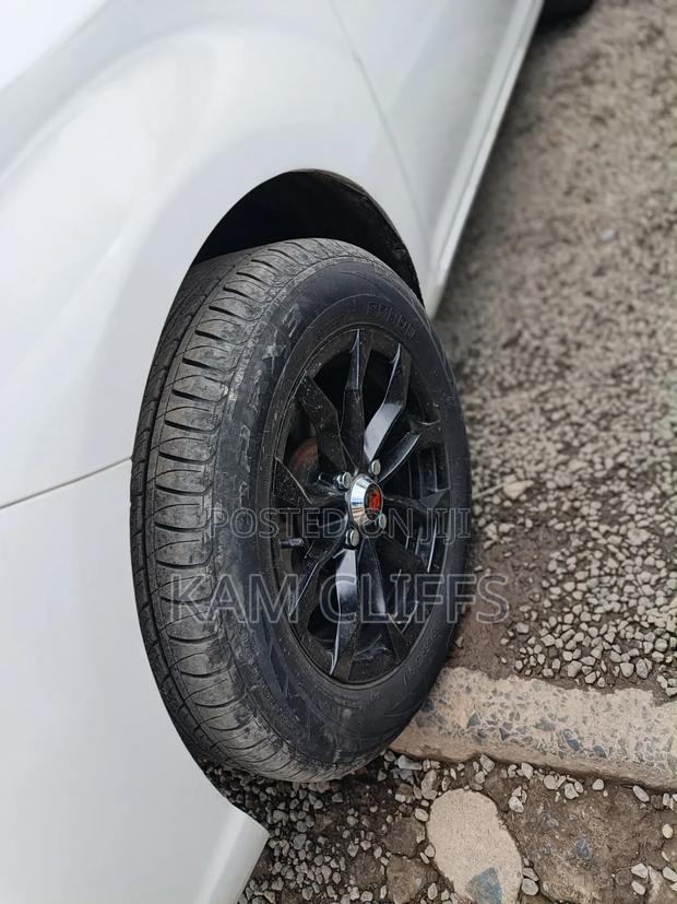 Toyota Axio 2017 Pearl