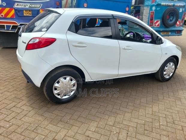Mazda Demio 2011 Whtie