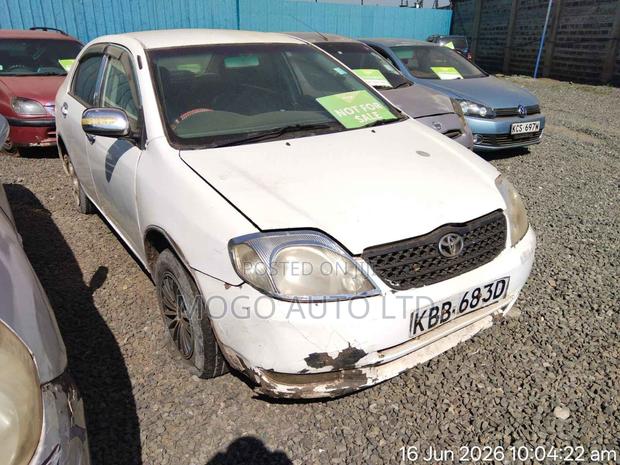 Toyota Corolla 2000 Silver