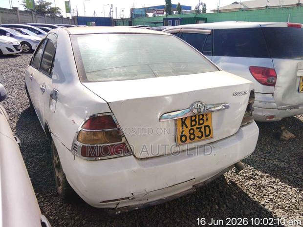 Toyota Corolla 2000 Silver