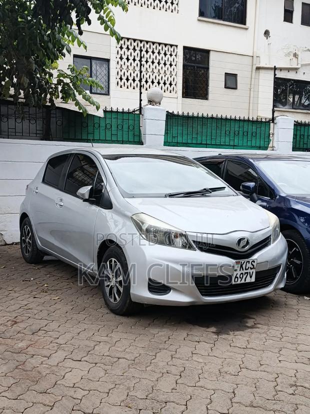 Toyota Vitz 2012 Gray
