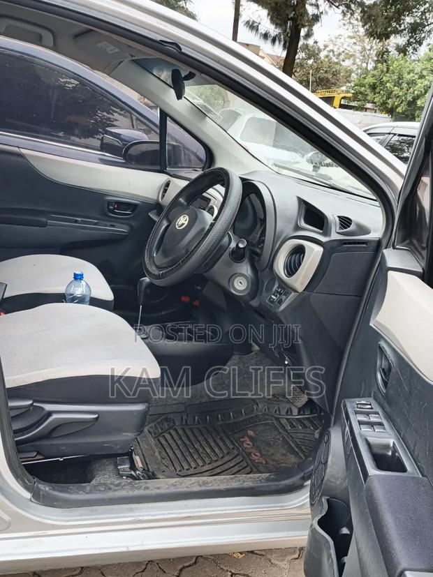 Toyota Vitz 2012 Gray