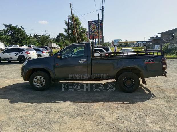 Isuzu D-MAX 2015 Black