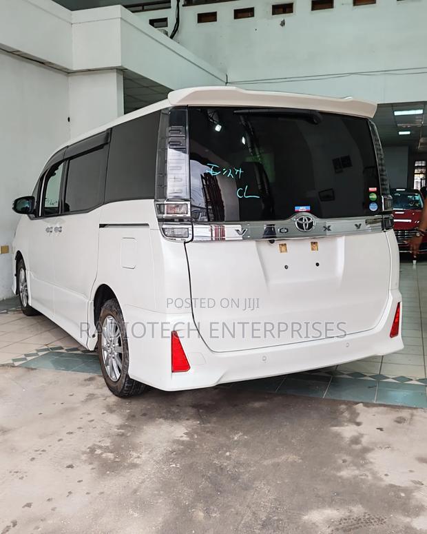 Toyota Voxy 2019 White