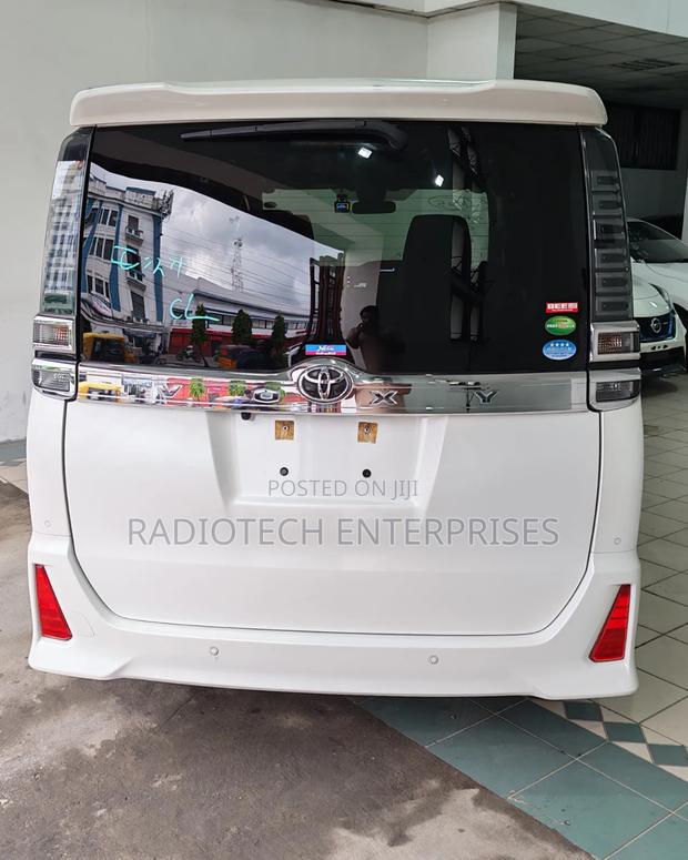 Toyota Voxy 2019 White