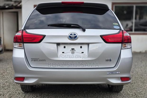 Toyota Corolla Fielder 2019 Silver