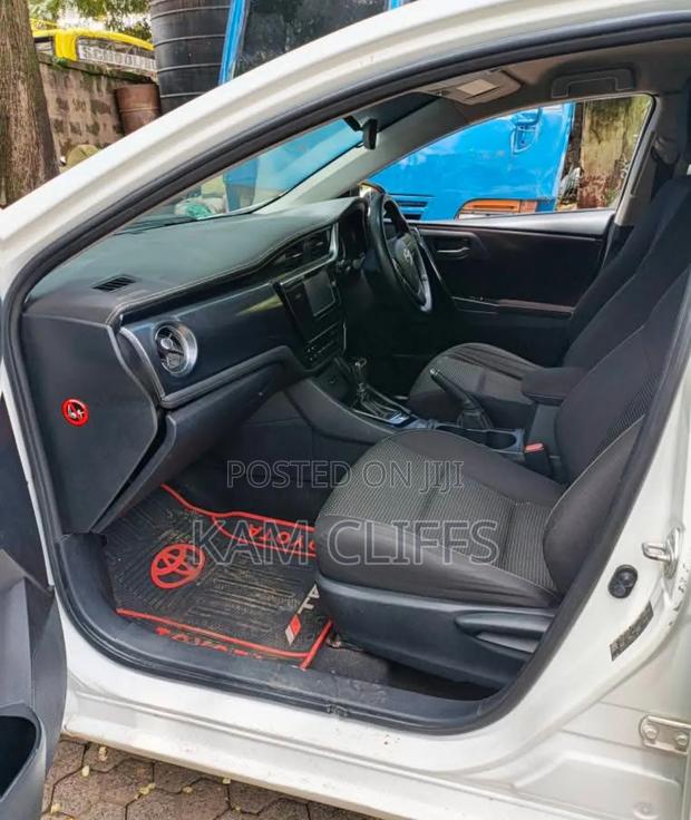 Toyota Auris 2017 Off white