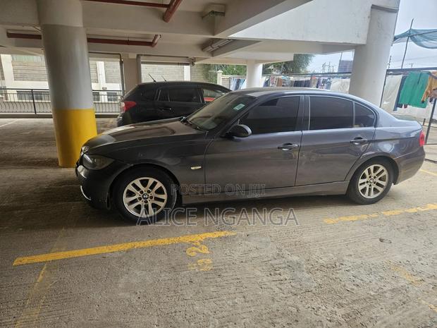 BMW 320i Sedan RWD 2000 Gray