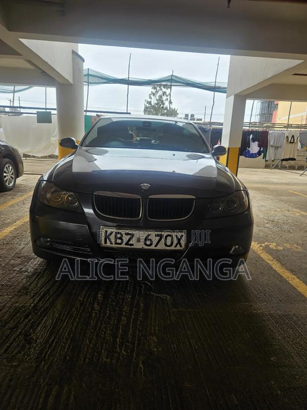 BMW 320i Sedan RWD 2000 Gray