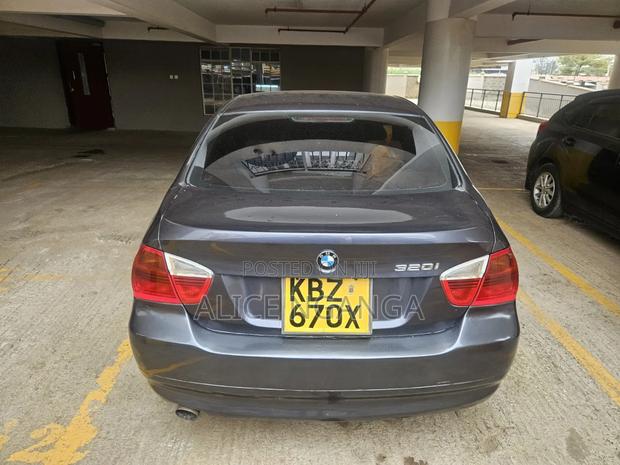 BMW 320i Sedan RWD 2000 Gray