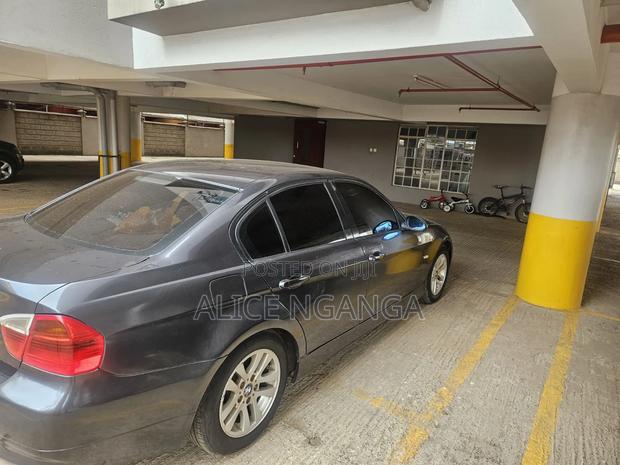 BMW 320i Sedan RWD 2000 Gray