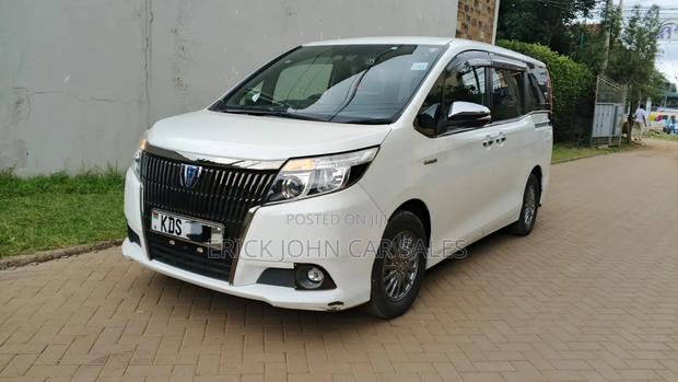 Toyota Esquire 2017 White
