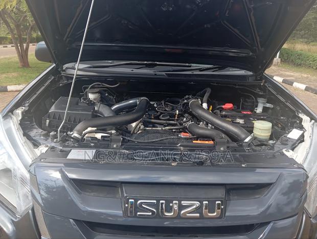 Isuzu D-MAX 2021 Green