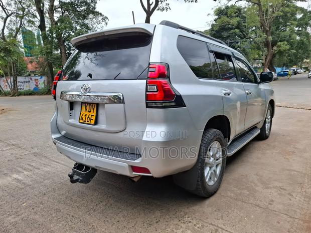 Toyota Land Cruiser Prado 2010 Silver
