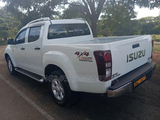 Isuzu D-MAX 2014 White