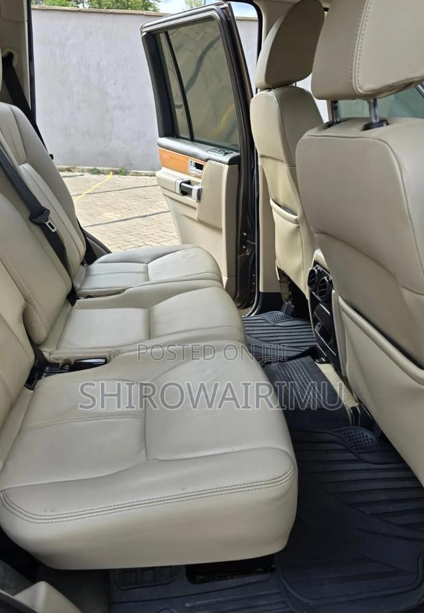 Land Rover Discovery 2010 Brown