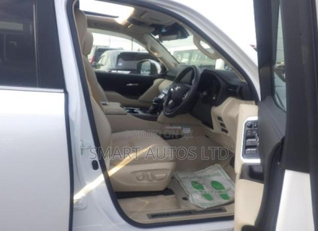 Toyota Land Cruiser 3.3 Diesel 4WD 2022 Pearl
