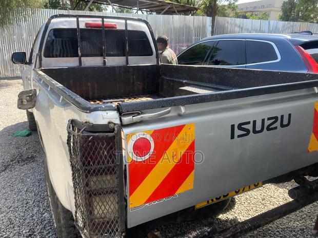 Isuzu D-MAX 2014 Silver