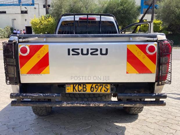 Isuzu D-MAX 2014 Silver