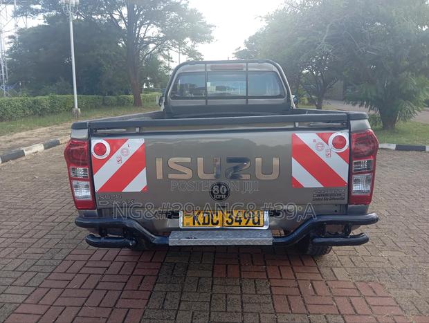 Isuzu D-MAX 2020 Gray