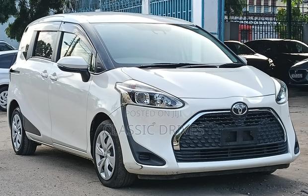Toyota Sienta 2020 White