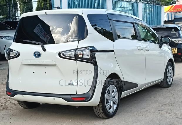 Toyota Sienta 2020 White