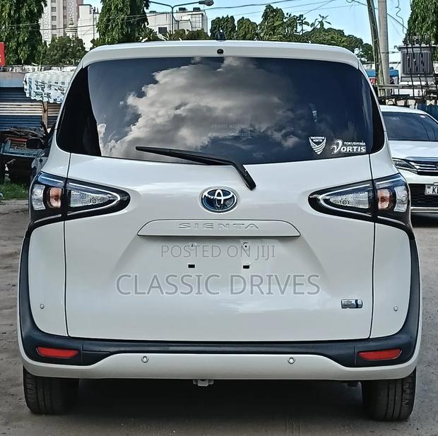 Toyota Sienta 2020 White