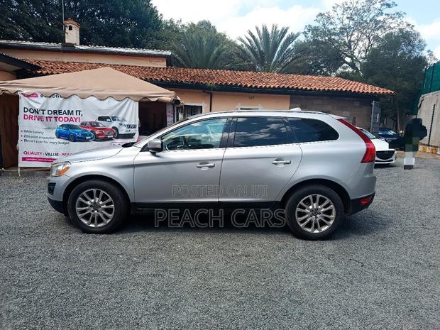 Volvo XC60 2010 Silver