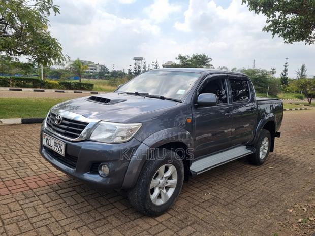 Toyota Hilux 2013 Gray