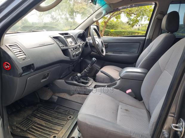 Toyota Hilux 2013 Gray
