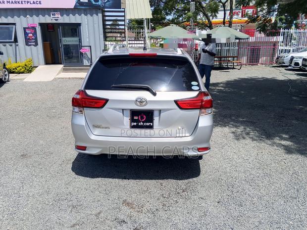 Toyota Corolla Fielder 2018 Silver