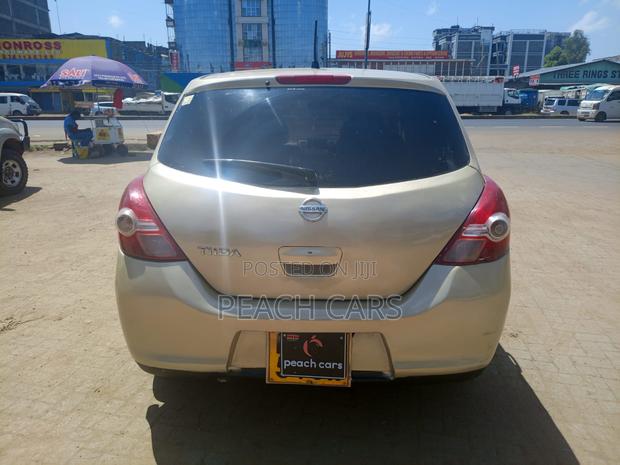 Nissan Tiida 2009 Gold