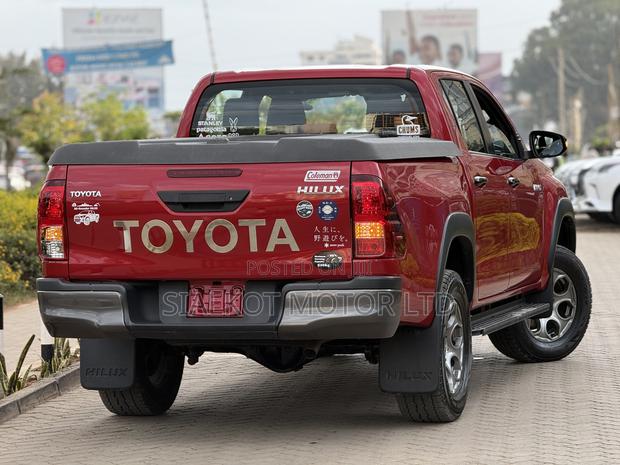 Toyota Hilux 2.4 Diesel 2020 Red