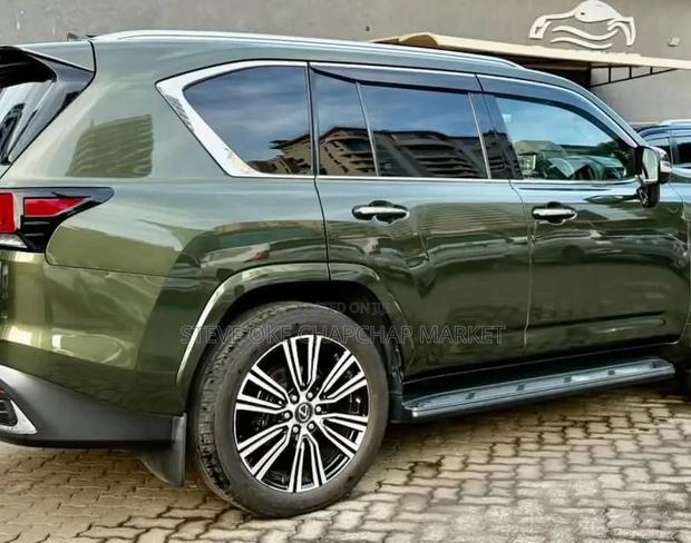 Lexus LX 2022 Green