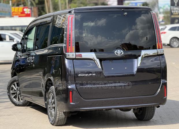 Toyota Esquire 2.0 FWD (7 seater) 2019 Purple