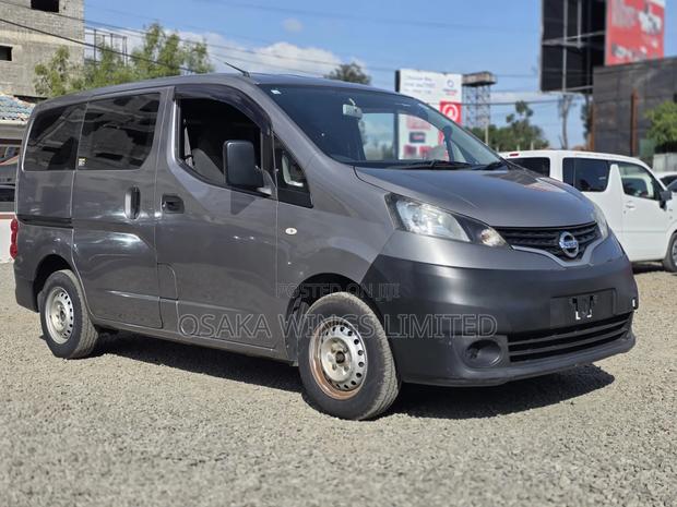 Nissan NV200 2019 Brown
