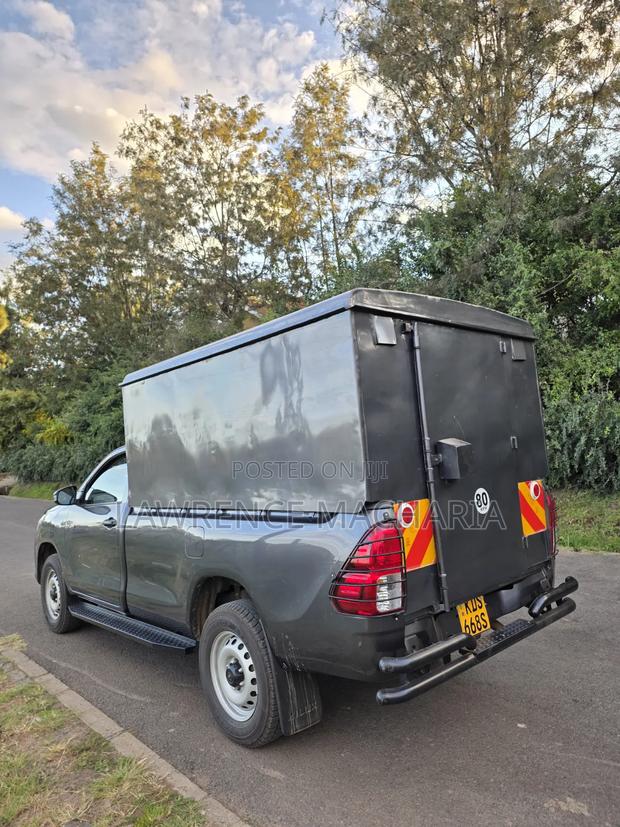 Toyota Hilux 2025 Gray