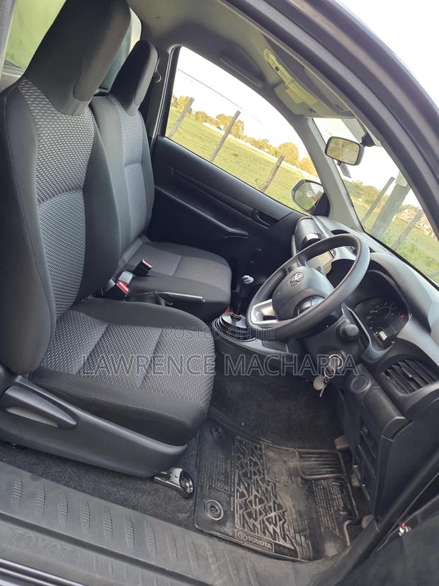 Toyota Hilux 2025 Gray