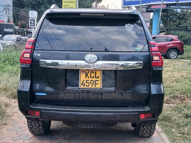 Toyota Land Cruiser Prado 2011 Black