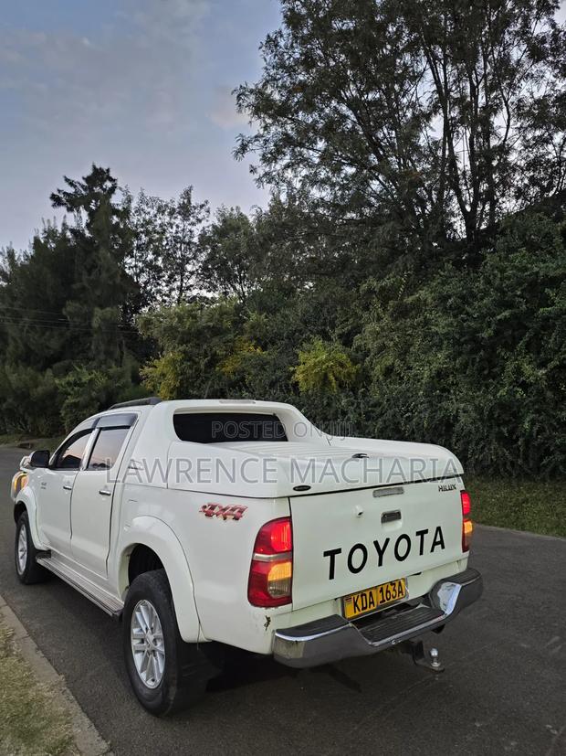 Toyota Hilux 3.0 D-4D 4x4 2014 White