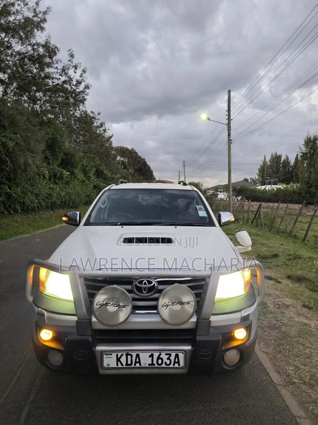 Toyota Hilux 3.0 D-4D 4x4 2014 White
