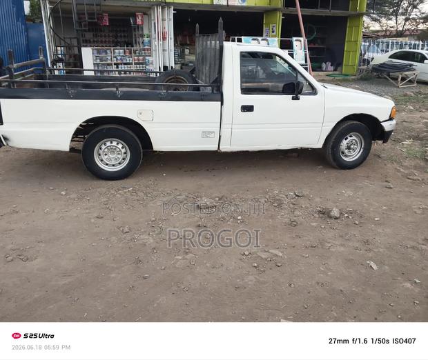 Isuzu Tougher 1999 White
