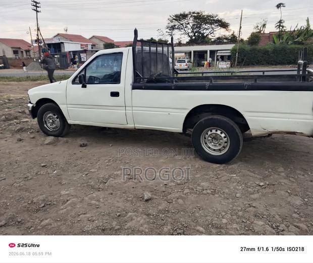 Isuzu Tougher 1999 White