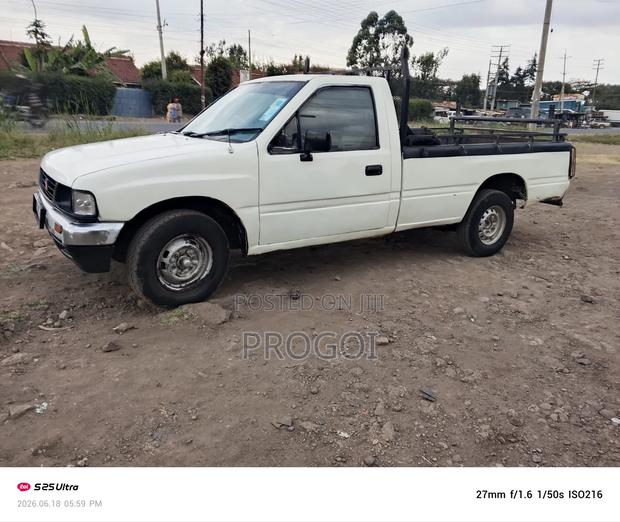Isuzu Tougher 1999 White