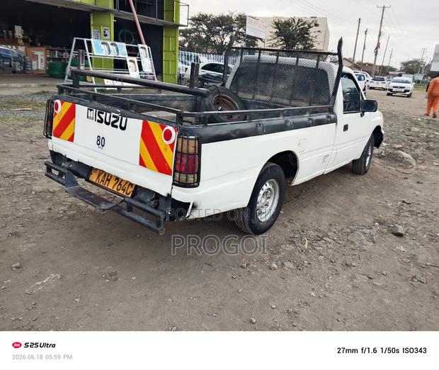 Isuzu Tougher 1999 White