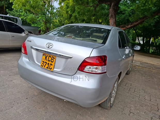 Toyota Belta 2008 Silver